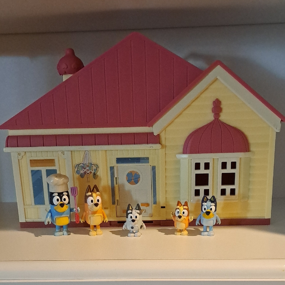 Bluey Toy House with Figures